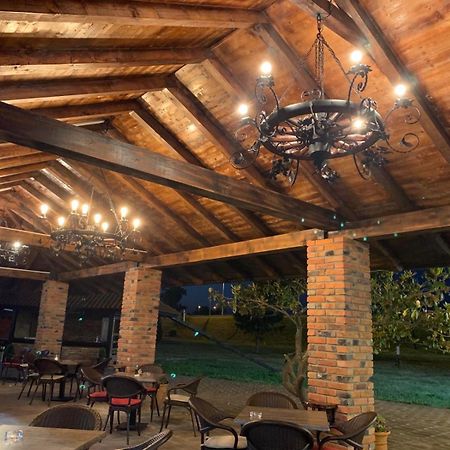 Motel Stari Hrast Markovac Kültér fotó