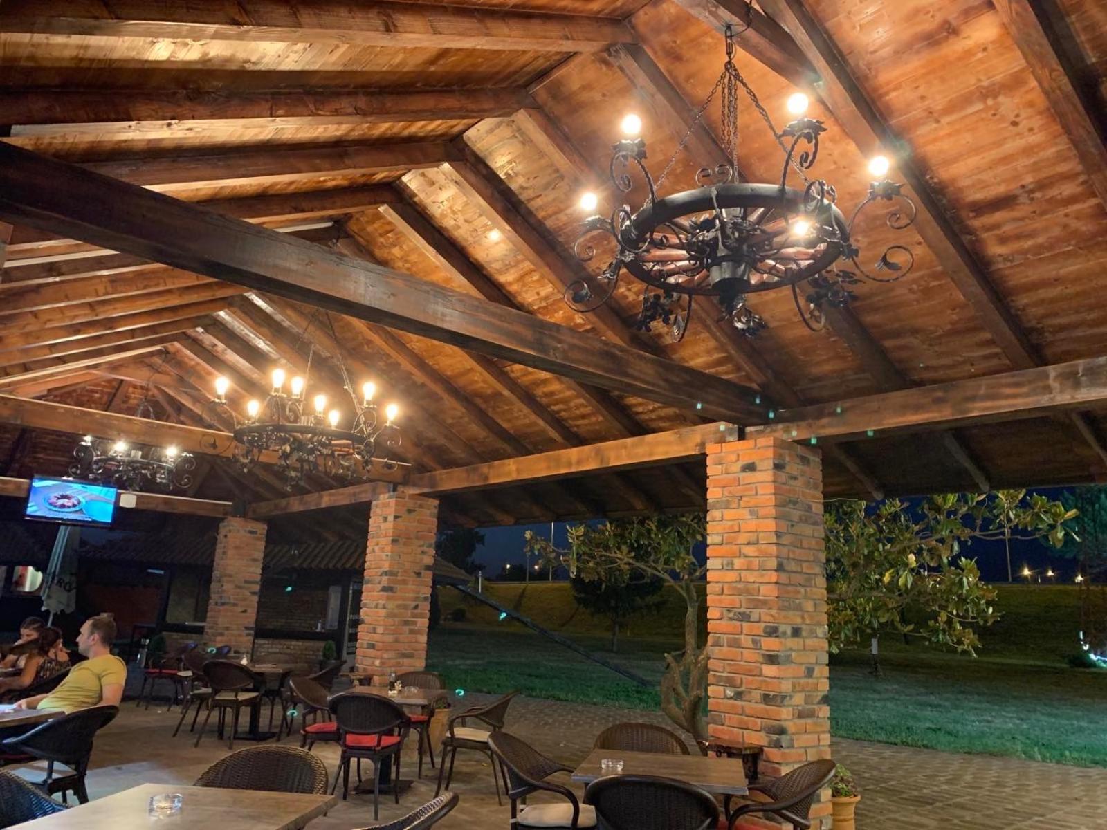 Motel Stari Hrast Markovac Kültér fotó